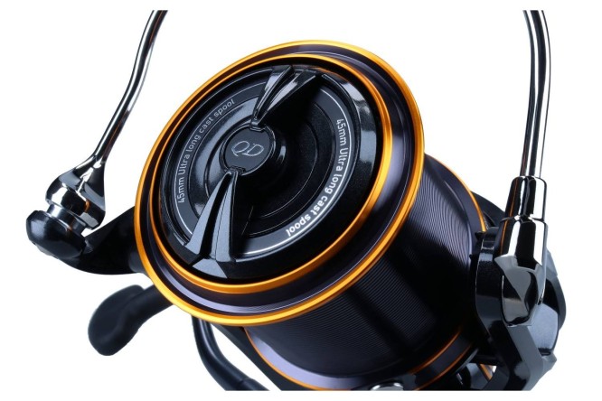 Daiwa 23 Emblem Surf 45 SCW QD