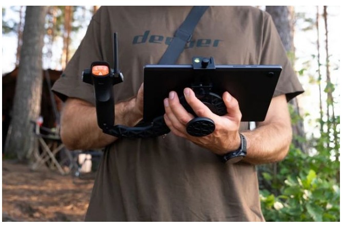 Deeper Quest Tablet and Remote Controller Holder