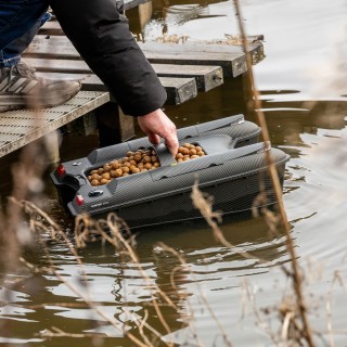 RidgeMonkey Hunter 3000 Bait Boat with Depth Sounder 2