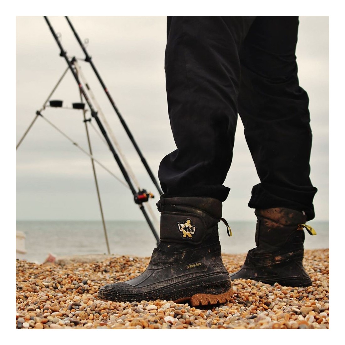 vass fleece lined boot with quick release velcro strap